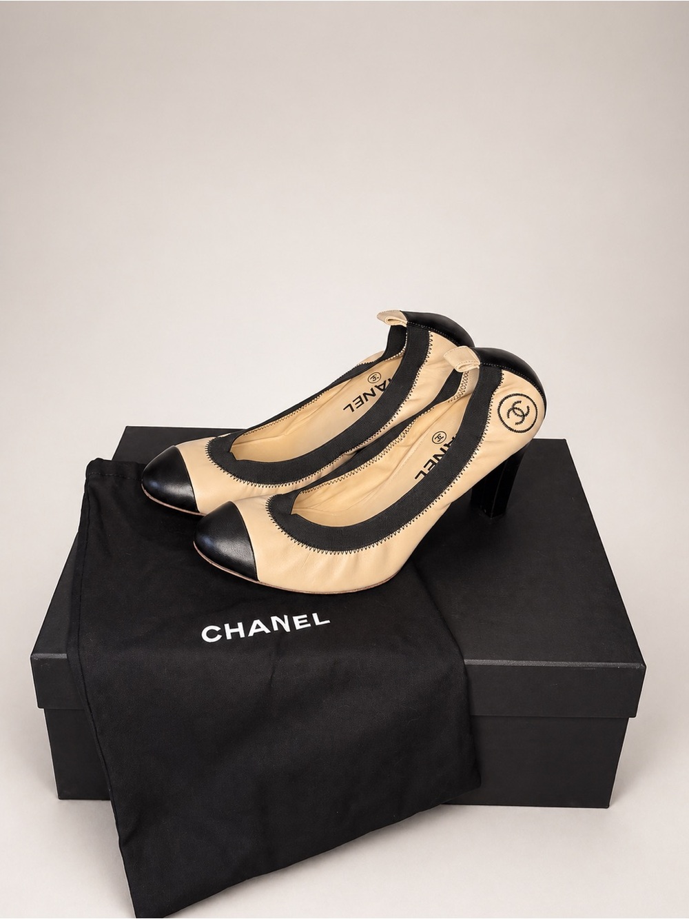 CHANEL stretch spirit interlocking CC logo pump